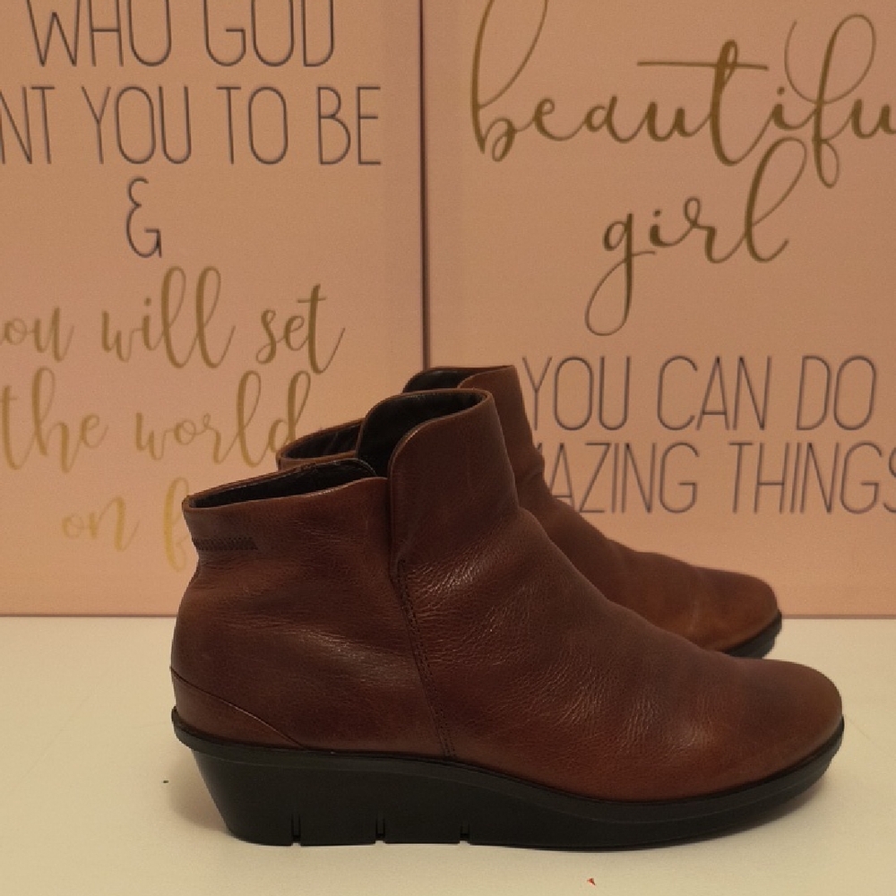 Nwot Ecco Brown Leather Boot